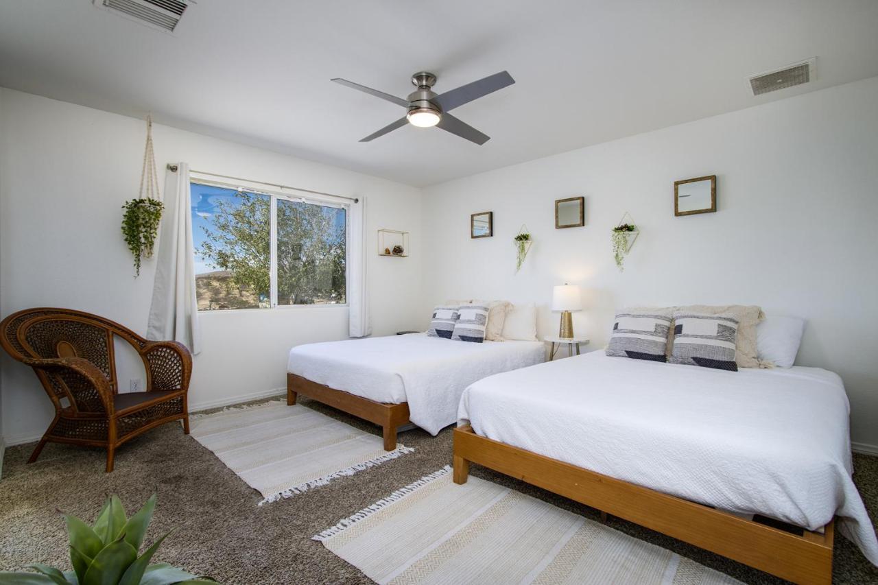 Sapphire Haven + Casita! Pool + Spa + Movie Theatre + 10 Min To Monument! Джошуа-Трі Екстер'єр фото