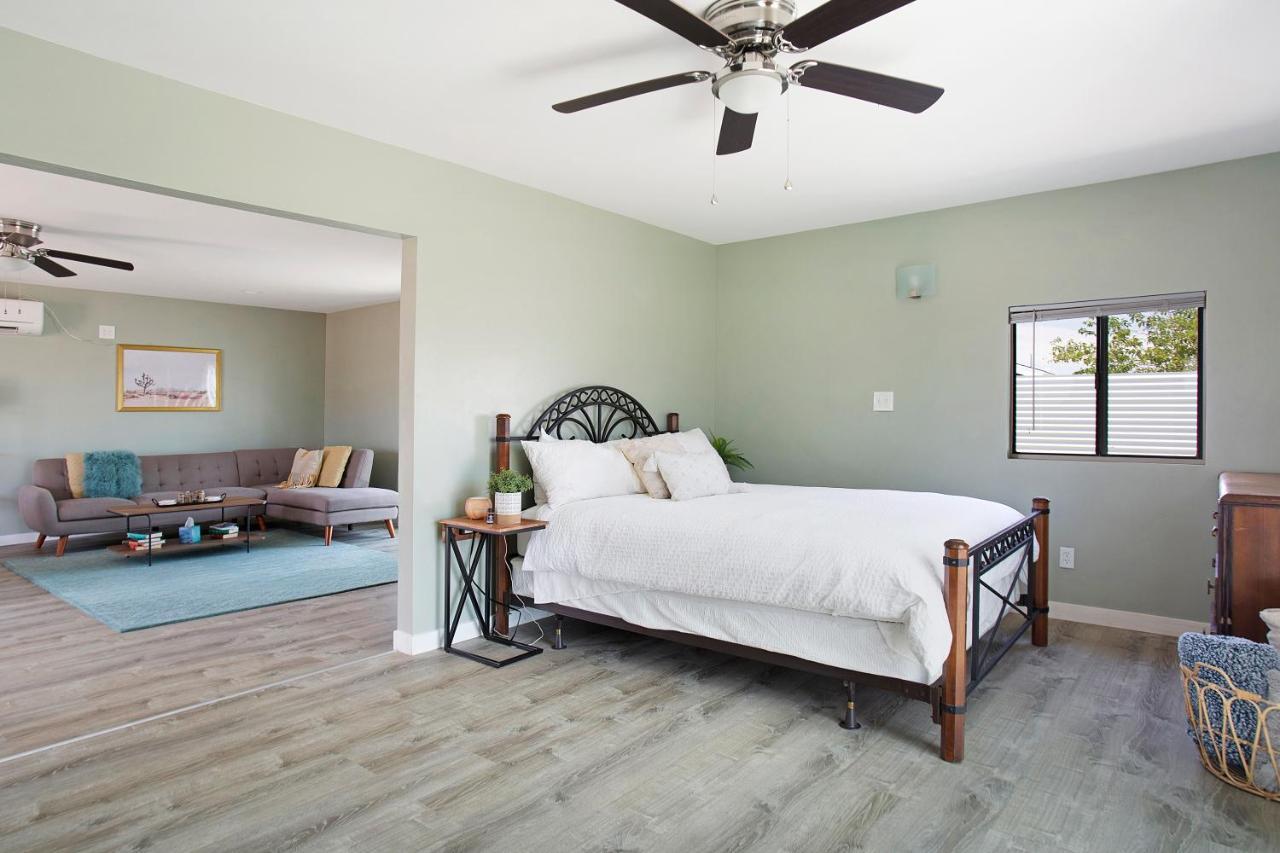 Sapphire Haven + Casita! Pool + Spa + Movie Theatre + 10 Min To Monument! Джошуа-Трі Екстер'єр фото